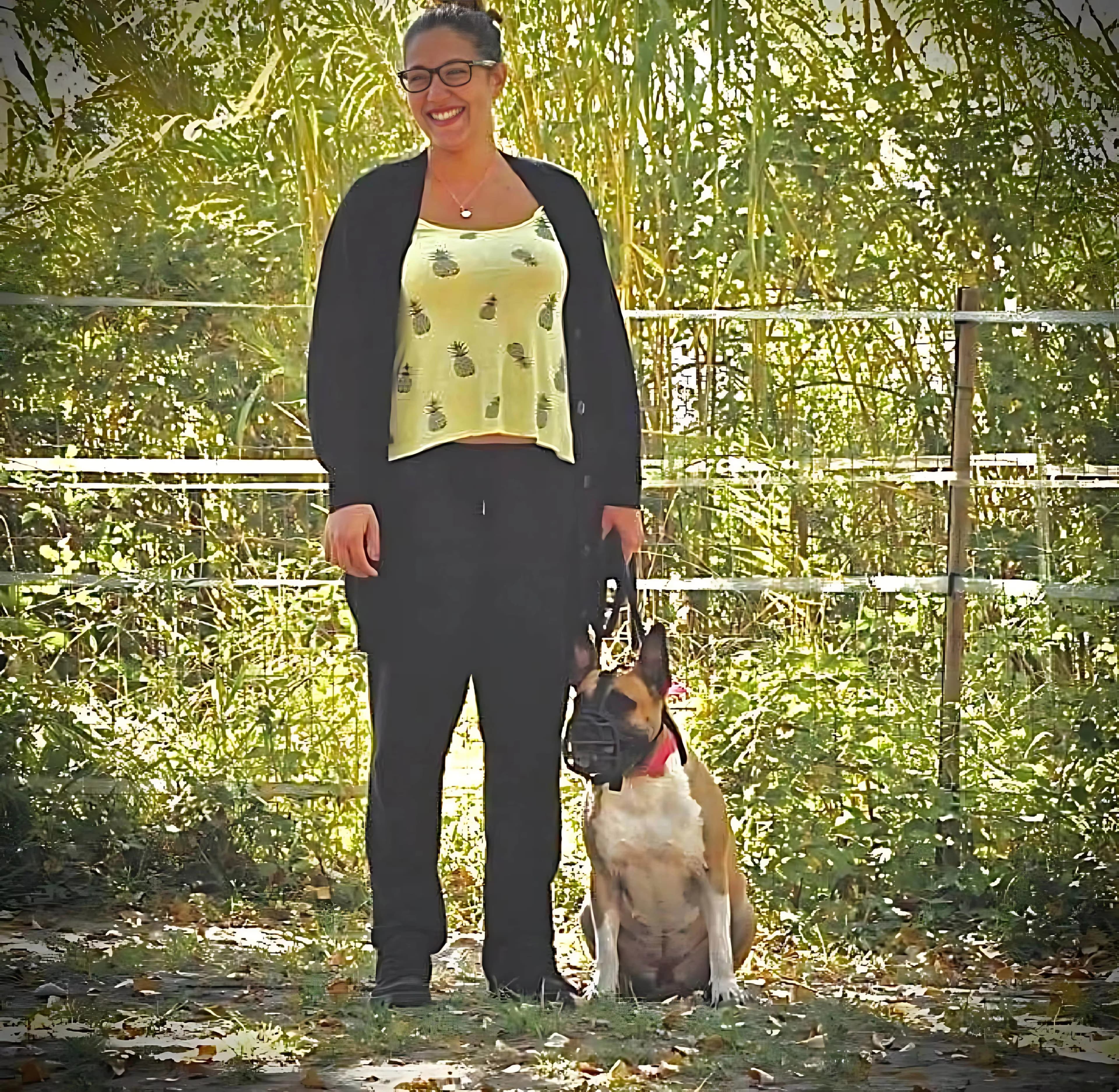 Elisa Juvigny, éducatrice canin, et son chien Haronne